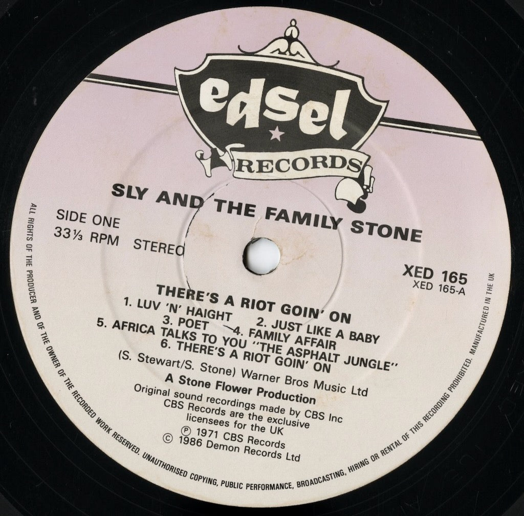 Sly & The Family Stone / スライ＆ザ・ファミリー・ストーン / There's A Riot Goin' On (XED 165)
